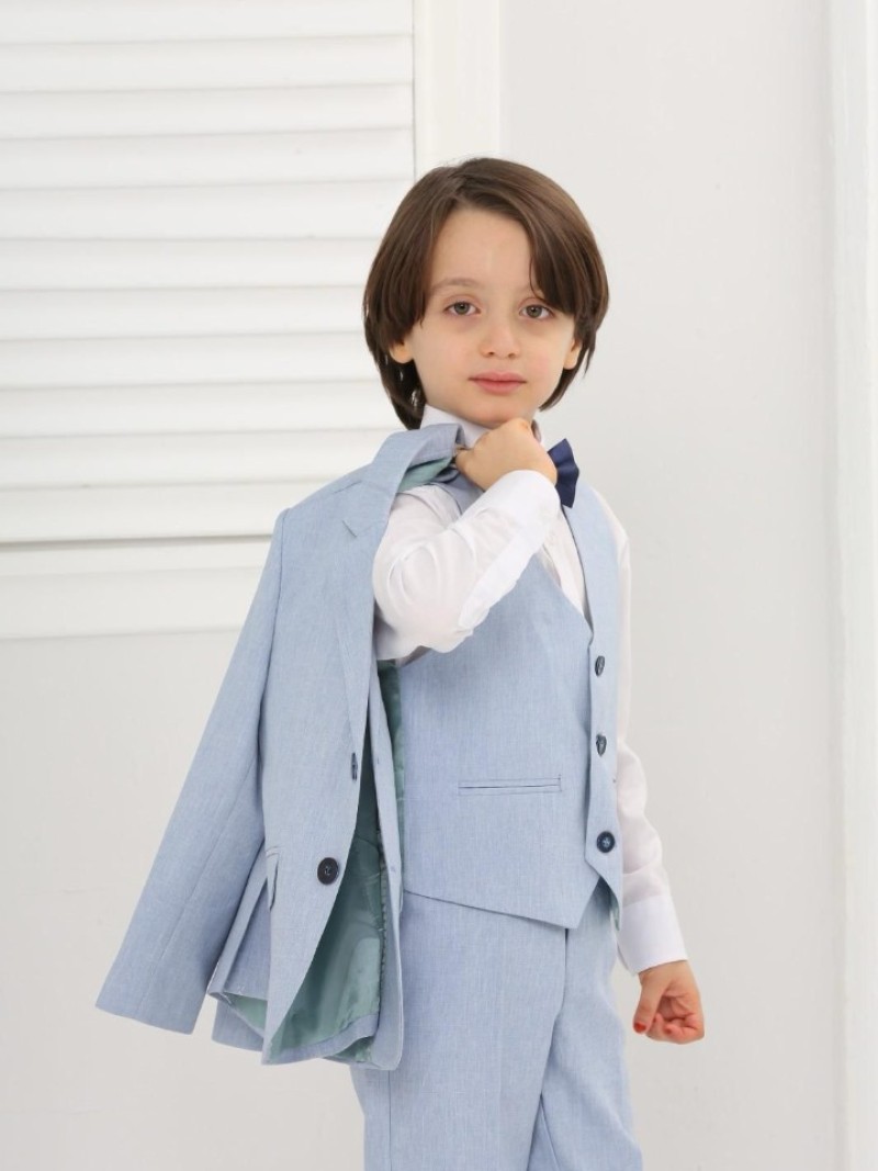 Chlapecký třídílný společenský oblek v pestrých barvách